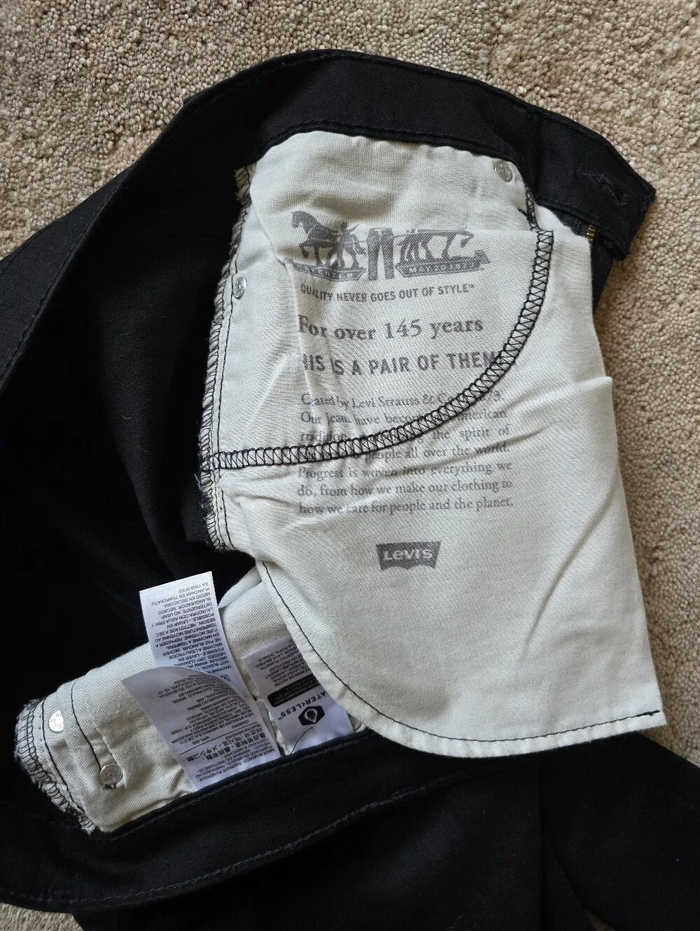 30X32 Black Levi's Men's Slim Straight Jeans